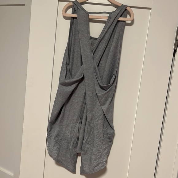 ATHLETA ESSENCE CRISS CROSS OPEN TIE BACK TANK sz xs - Picture 2 of 3